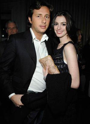 Anne Hathaway just dumped her boyfriend, Raffaello Folleri, 