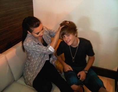 justin bieber mother. JUSTIN BIEBER AND HIS MOTHER