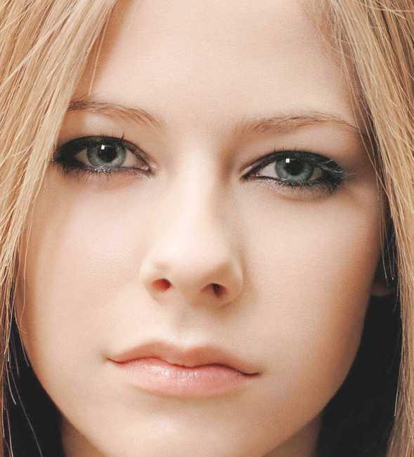 avril lavigne photos. Avril Lavigne Steals Songs