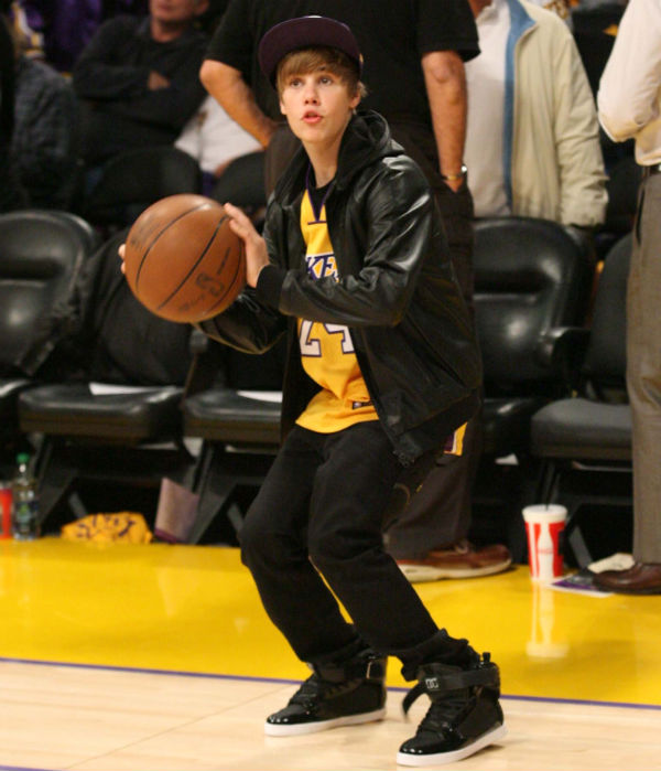 justin bieber pictures 2011 february. Monday, February 21, 2011