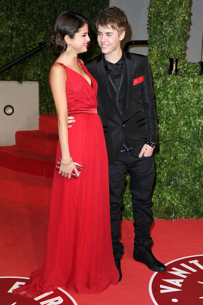 selena gomez dating justin. talks about dating justin
