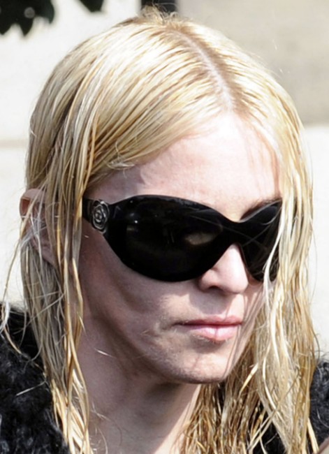 madonna-gollum-photo-article-9-26-08.jpg