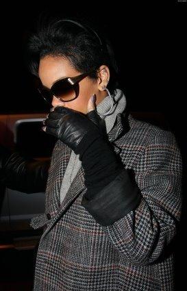 rihanna-herpes-1-12-09-2.jpg